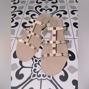 CUTE TRENDY SANDALS!